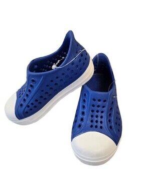 NWT Wonder Nation Kids Blue Slip-On Shoes with White Toe Cap Size 5-6